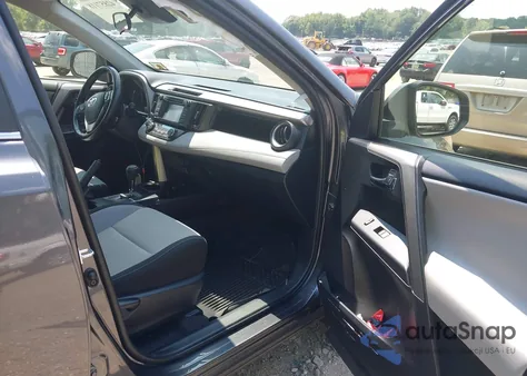 2018 Toyota Rav4 Xle z USA, uszkodzony, nr VIN JTMRFREV8JJ235515